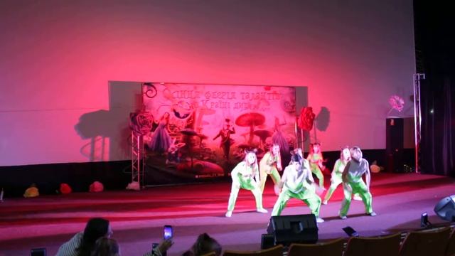 Танцевальный коллектив ФЕМИЛИ - Лови ритм