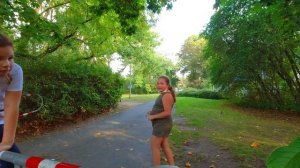 Паук  пугает людей в парке | Пранк