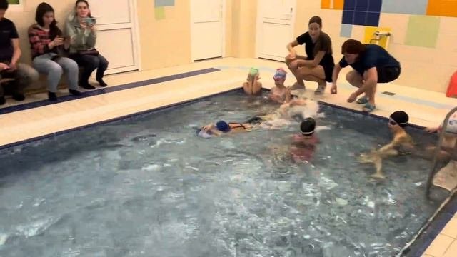 Эстафета для детей 5 лет, 6 лет, 7 лет, 8 лет по плаванию