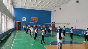 Урок физической культуры в 5 в классе "Обучение основн?