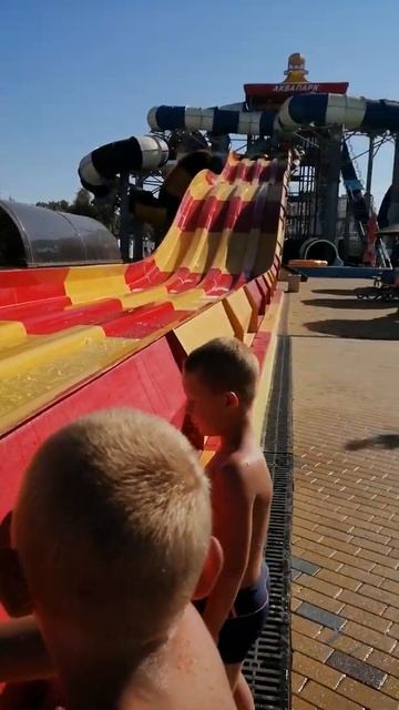 Аквапарк золотой пляж смотреть онлайн