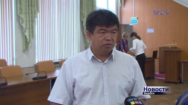 Шесть мастеров состязаются на фестивале деревянных фигур в Бердске
