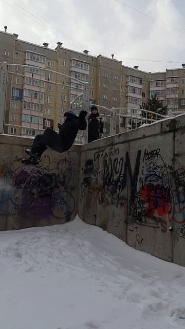 мем #спорт #flips #shorts #сальто #сальтоназад #мем #батут #flip #