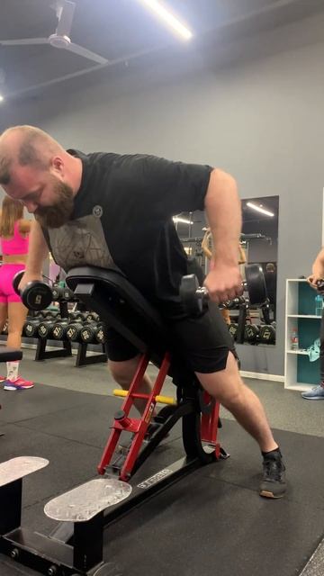 Тяга гантелей лежа через стороны смотреть онлайн