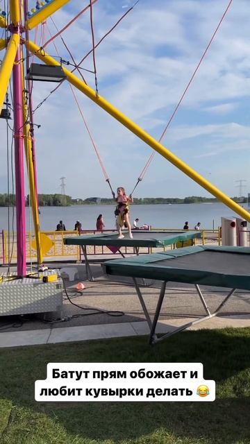 Обожаю делать кувырки на батуте 😍 #shorts смотреть онлайн