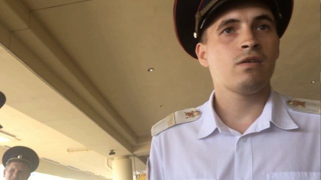 Вымогательство и кража у таксиста, под крылом у полицейских на территории аэропорта? смотреть онлайн