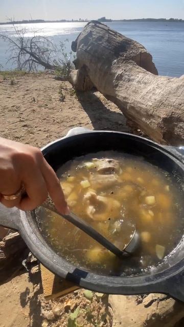 Уха на костре ! В Астрахани на Острове ! уха рыбалка а?