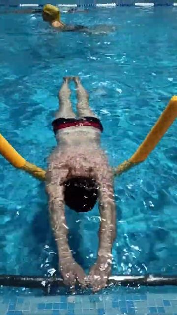 Упражнения для начинающих плавать🏊.  Задержка Дыхани