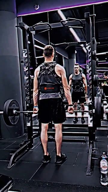 💪🏋️♂️Подъёмы на мыски ног со штангой 110 кг #спорт смотреть онлайн