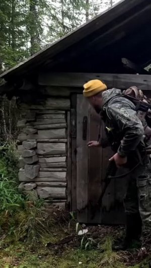 ПОСТУЧАЛ В ДВЕРЬ БРОШЕННОЙ ИЗБЫ А ТАМ #изба #находка