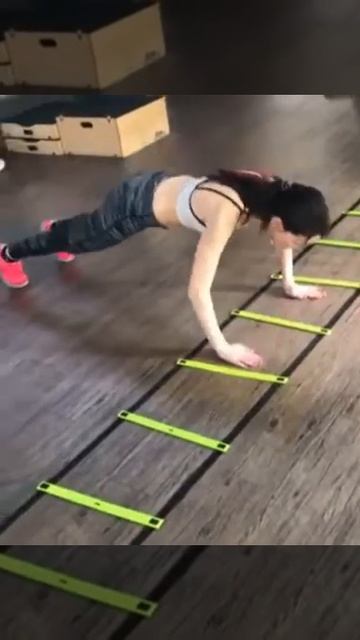 East-West, фитнес-клуб смотреть онлайн