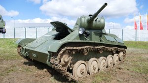Танк Т-70 на реконструкции в парке "Патриот", 10 мая 2025