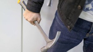 Мужчина забил жителя Сочи молотком до смерти и вывез тело в лес на тачке