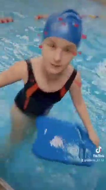 приехали в аквапарк здесь очень классно Г. Бийск Р. АБ ? смотреть онлайн