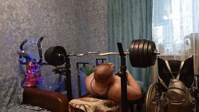 Жим штанги лёжа на грудные мышцы/Как мы встречали новы