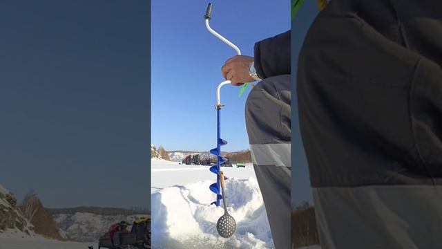 Зимняя рыбалка.Клёвая компания на клёвом месте. смотреть онлайн