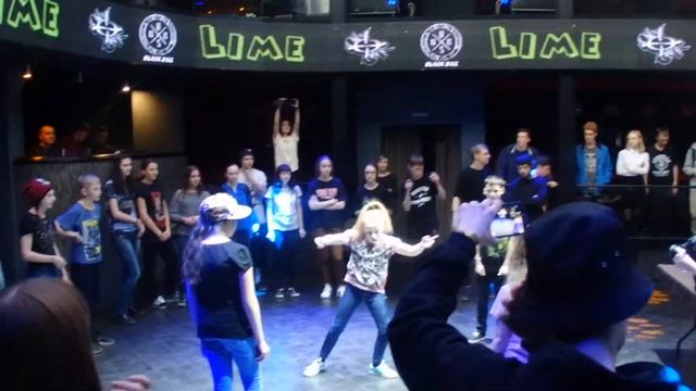 микро танец!!!!!!