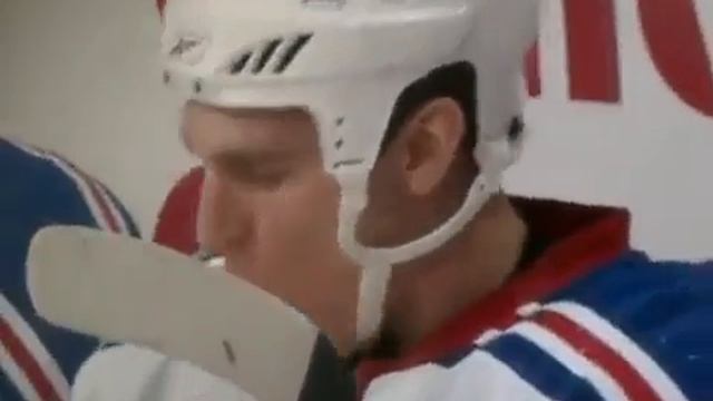 прикол хоккей Попил и закусил крышкой!