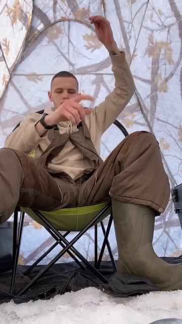 Поклевка окуня, когда почти заснул #окунь#зимняярыбал? смотреть онлайн