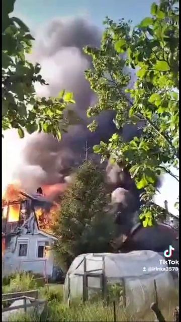 Пожар в Лен.обл. 06.07.21 г.Горел частный дом🏘️😔 смотреть онлайн