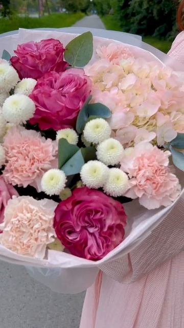 Авторские букеты с пион. розами,гортензией,диантусами смотреть онлайн