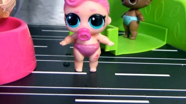 МУЛЬТИК ЛОЛ🤪 КУКЛЫ в бассейне с шариками ОРБИЗ смешн? смотреть онлайн