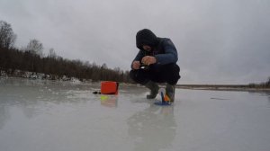 ПЕРВЫЙ ЛЁД 2025.ПЕРВАЯ ЩУКА.РЫБАЛКА НА ЖЕРЛИЦЫ
