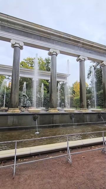 Фонтаны в Нижнем парке Петергофа. Fountains in the Lower Park of Peterh смотреть онлайн