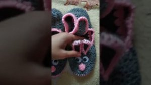 Тапочки ,, зайка ,, крючком.