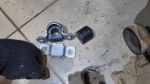 Mercedes Vito 4x4 Меняю втулки  стабилизатора. Они там пожизне