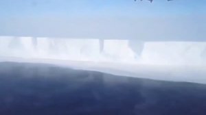 Ледяная стена в Антарктиде. От кого это спрятано?