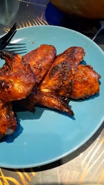 Shorts куриные крылышки из духовки с салатом смотреть онлайн