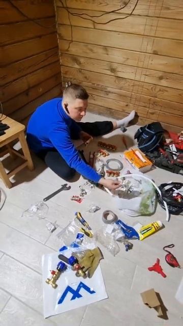 ПОДКЛЮЧАЮ ВОДУ В БАНЮ! #кириллов #банясвоимируками #ст? смотреть онлайн