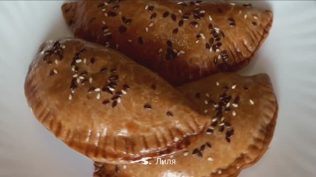 Песочное тесто на кефире. Подойдет и для самсы, и для пирожков с печёнкой.