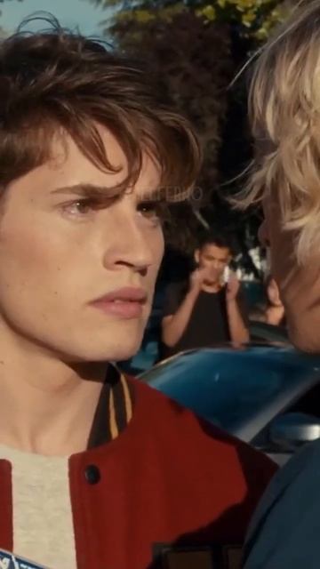 ЕГО ТЕЛЕФОН ИСПОЛНЯЕТ ЖЕЛАНИЯ, А ОН ИСПОЛЬЗУЕТ ЕГО ЧТО смотреть онлайн