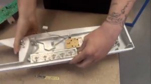 Заменить панель управления в стиральной машине Hotpoint Ar