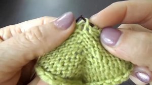 Прибавки в регланных линиях изнаночными петлями