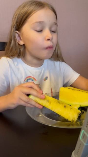 А вы уже ели арбуз этим летом?🍉 #рекомендации #кринжул смотреть онлайн