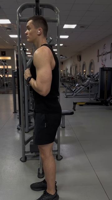 Разгибания предплечья в кроссовере одной рукой смотреть онлайн