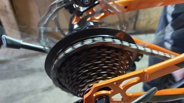 демонстрация работы механизма переключения передач на велосипеде HIPER FOX HB-0031. смотреть онлайн