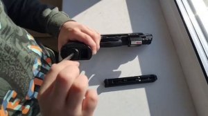 Заряжаю страйкбольный пистолет Stalker S92PL "Беретта"