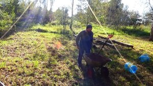 Заливаю Плиту и Сваи под Печь в Бане - Жизнь в Деревне