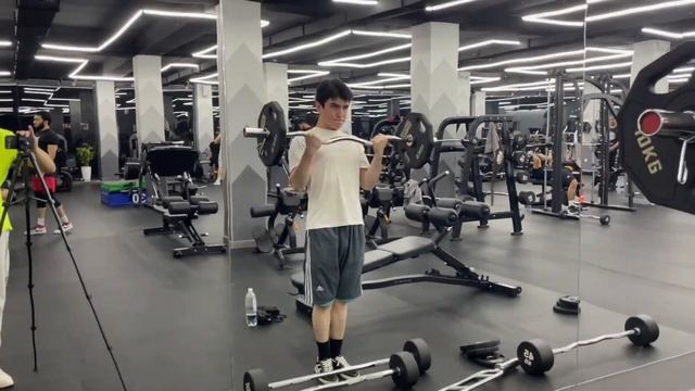 Купил абонемент на год на все залы и бассейны смотреть онлайн