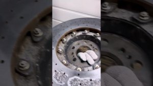 Как определить износ карбон керамические тормозных д?