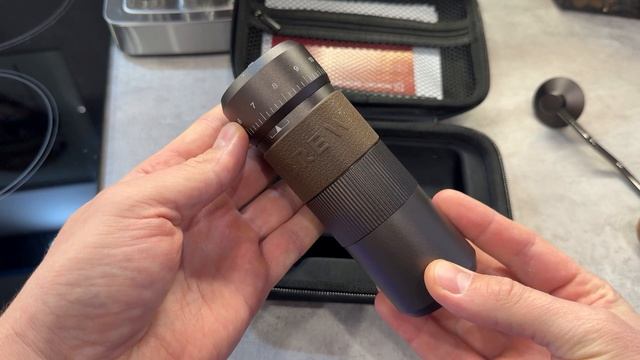 Ручная кофемолка HiBREW смотреть онлайн