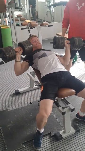 Жим гантелей 40 kg-90 lbs #shorts #fitness #workout #benchpress #barbell #iron #form #p смотреть онлайн