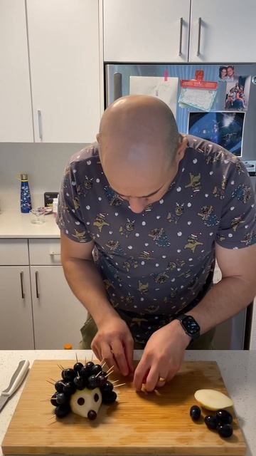 Сегодня у нас грушевый ёжик на второй завтрак🦔🍐#food #k смотреть онлайн