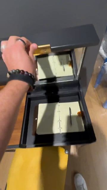 Столик для макияжа. смотреть онлайн