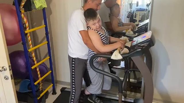 Отзыв о дорожке AMF 8612H. Ребенок с параличом смотреть онлайн