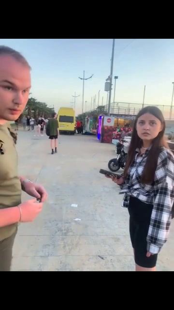 В Грузии российский флаг разозли одного туриста Пара ? смотреть онлайн